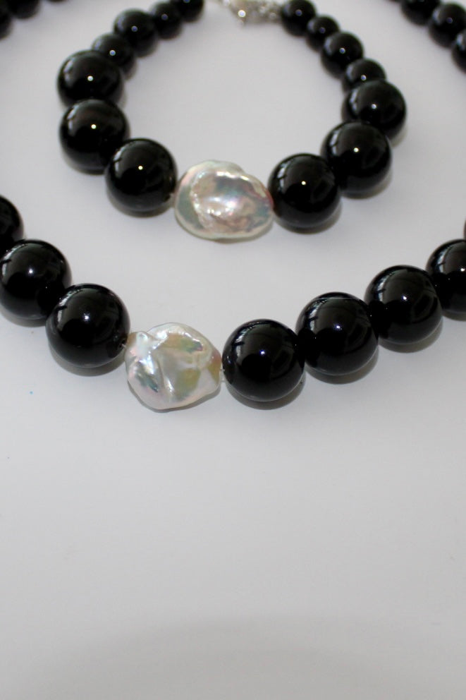 Noir Ágata Collar